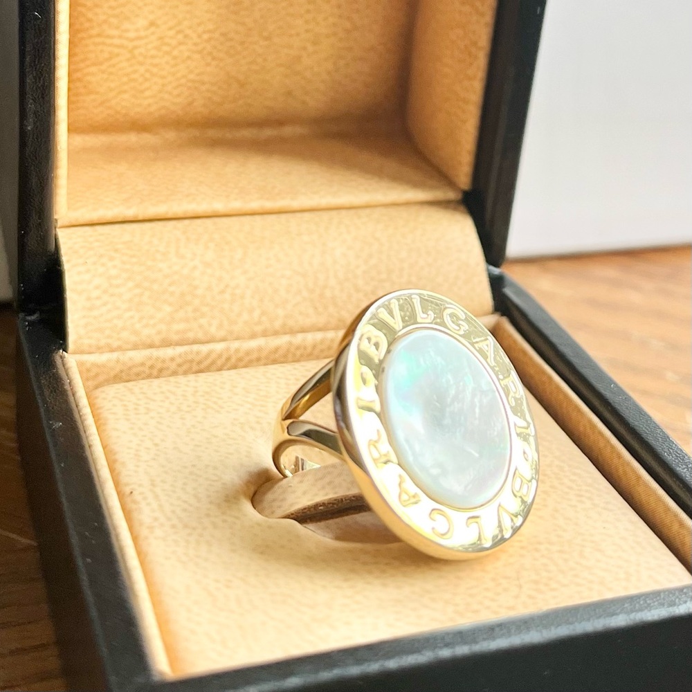 BVLGARI BVLGARI white mother of pearl and 18ct gold statement women’s ring - Picture 2 of 9